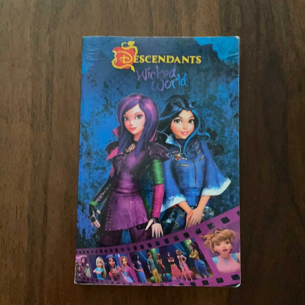 Disney Descendants: Wicked World Comic Book